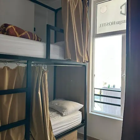 Boutique بيت شباب ساراندا